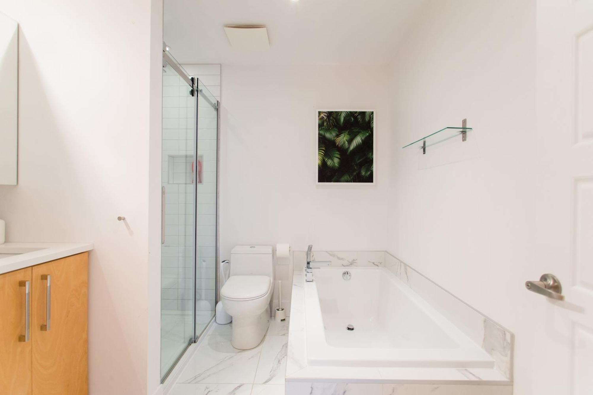 Hip, Stylish In Little Italy By Den A Appartement