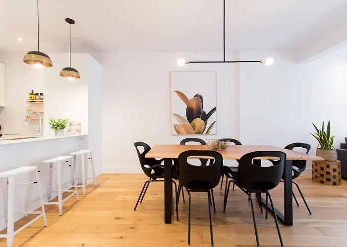 Hip, Stylish Apartment In Little Italy By Den Stays A