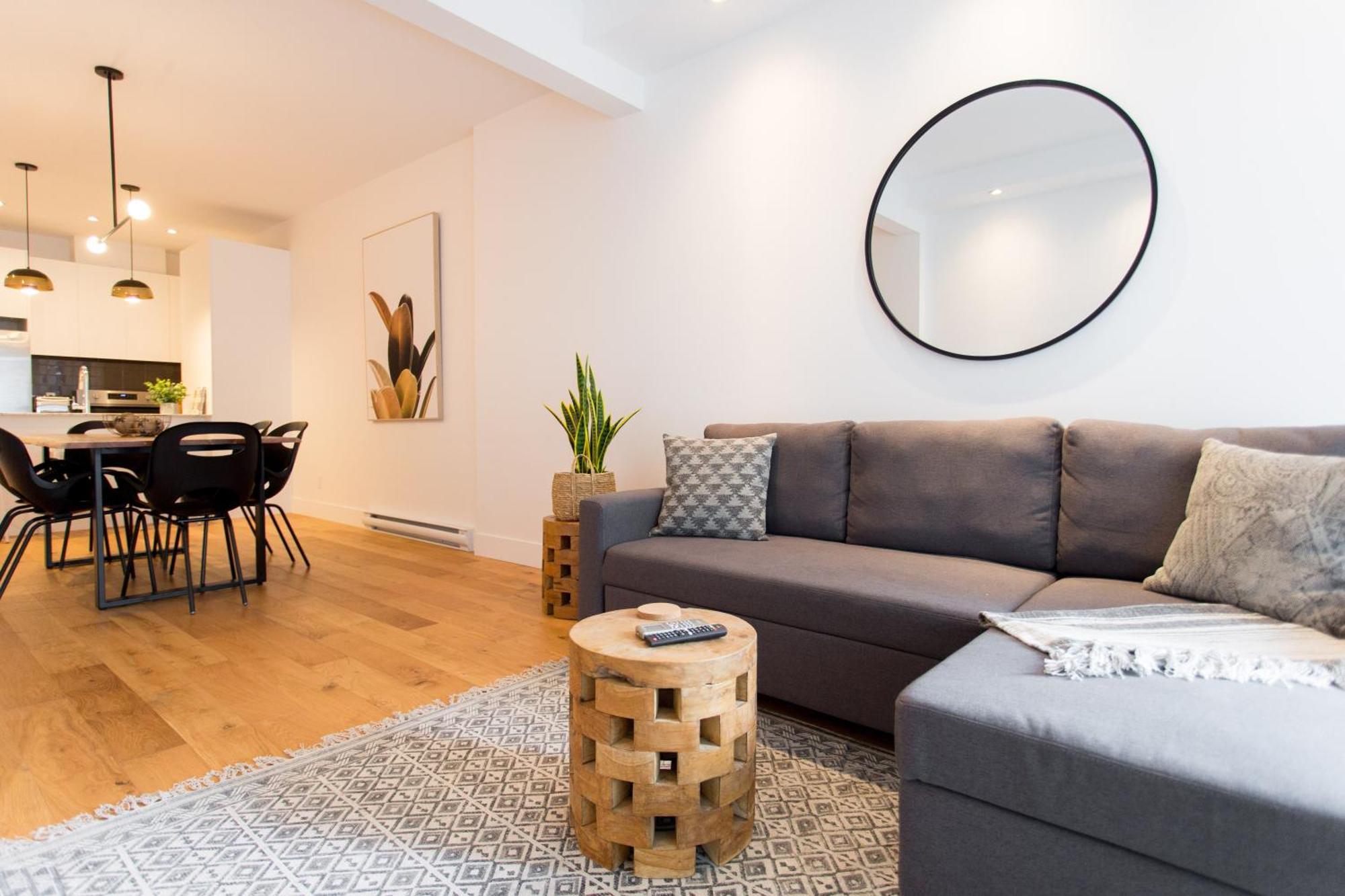 Apartment Hip, Stylish In Little Italy By Den A *